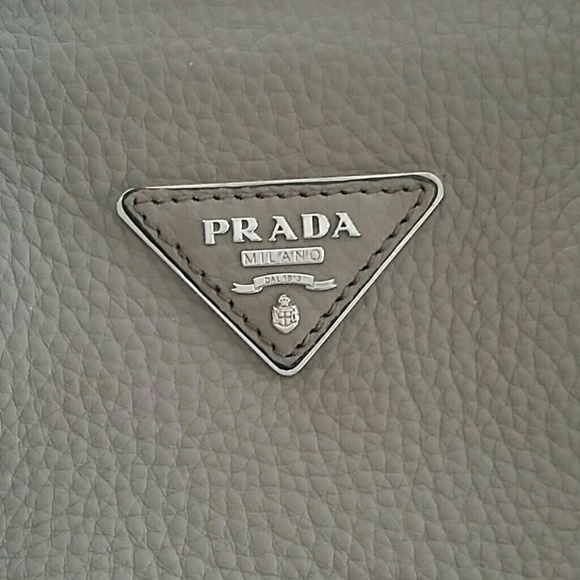 AUTHENTIC Prada Vitello Daino leather tote - Picture 3 of 15